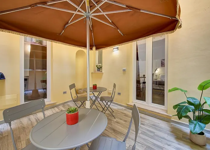 Domus Capitolina Campo De' Fiori Connected Homes With Private Patio